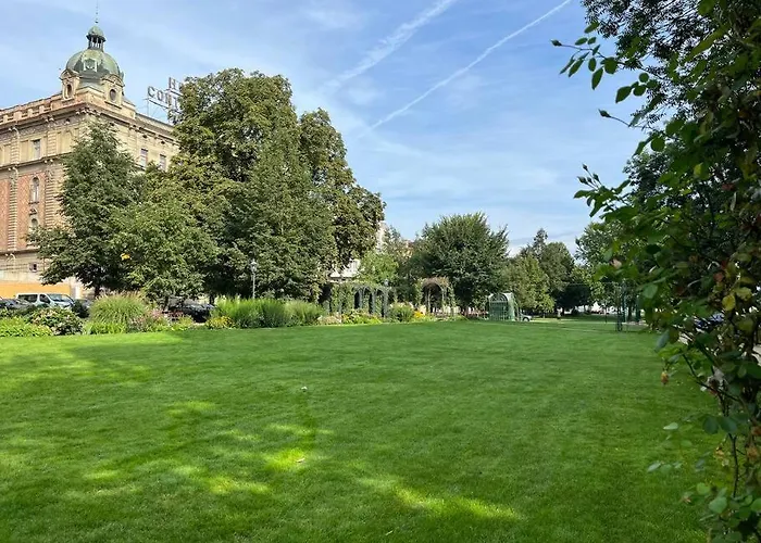 In Historical Center With Park View Апартаменты