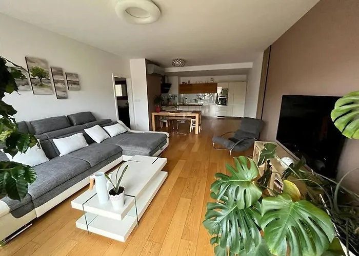 In Historical Center With Park View *