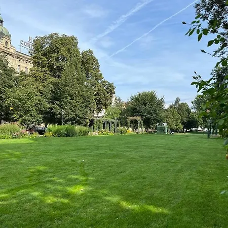 In Historical Center With Park View Appartement